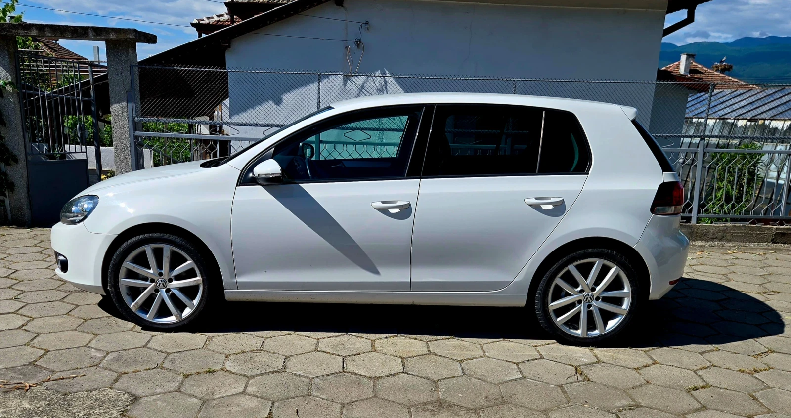 VW Golf 1.6дти automat, снимка 4 - Автомобили и джипове - 54649491