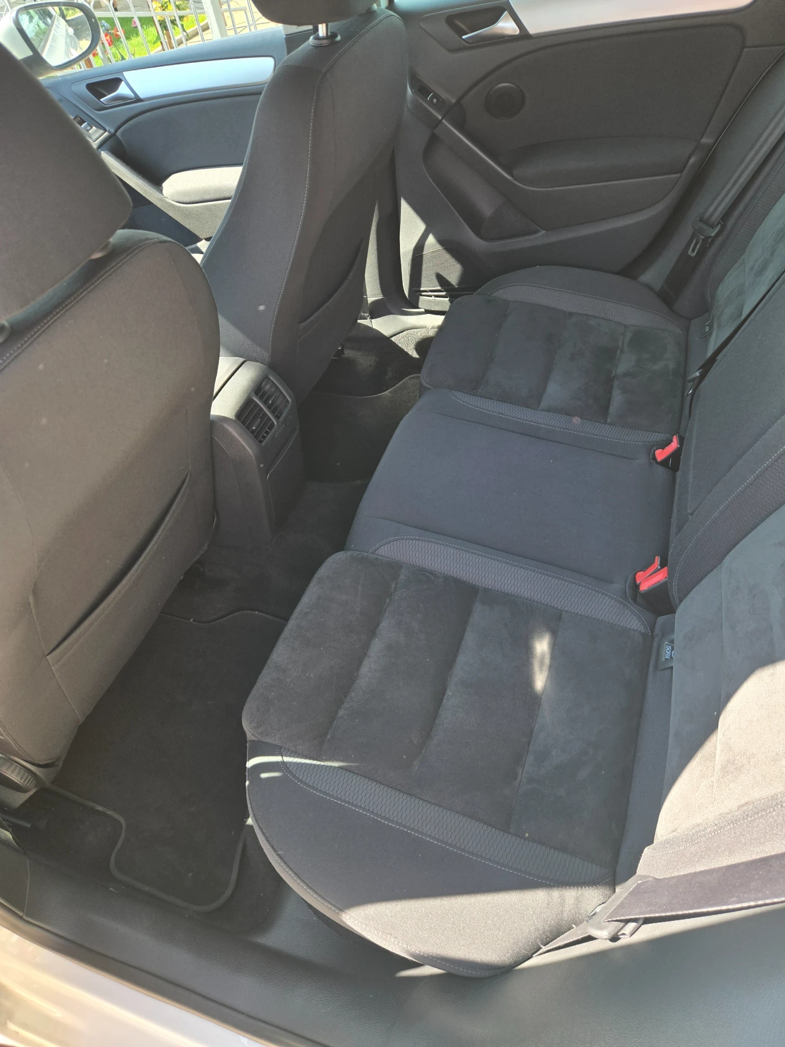 VW Golf 1.6дти automat, снимка 15 - Автомобили и джипове - 54649491