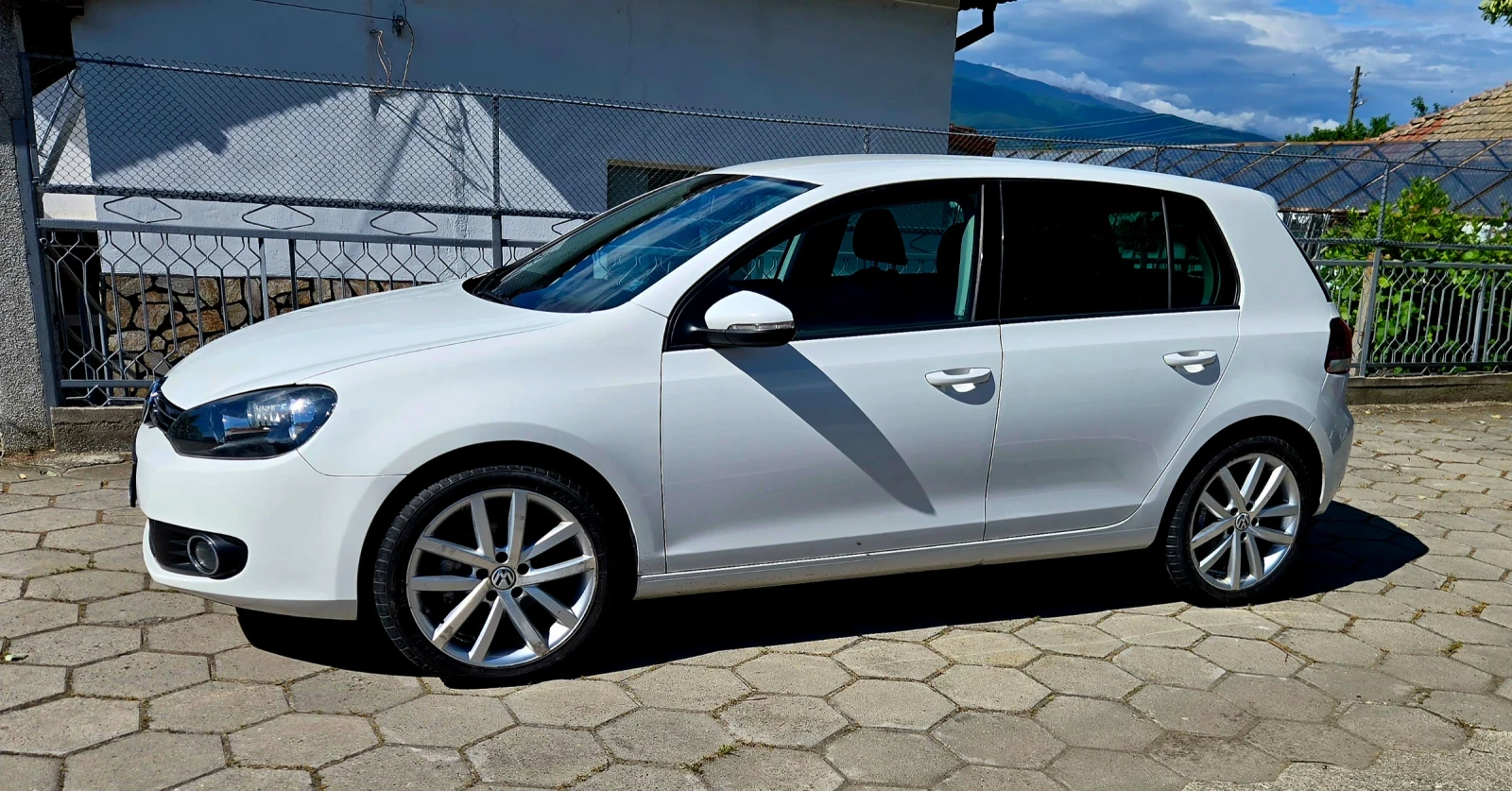 VW Golf 1.6дти automat, снимка 2 - Автомобили и джипове - 54649491