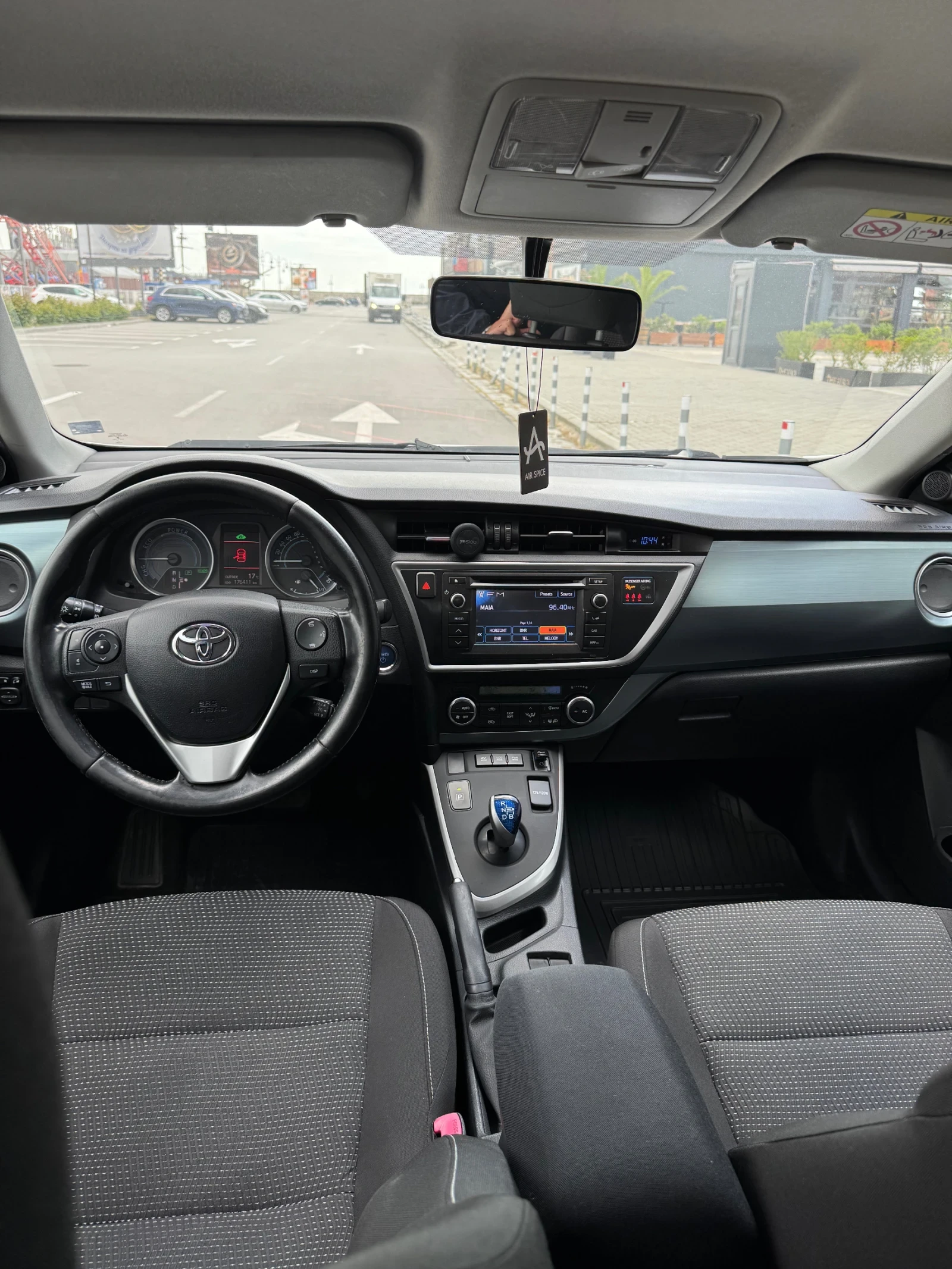 Toyota Auris 1.8 HYBRID , снимка 9 - Автомобили и джипове - 54688119