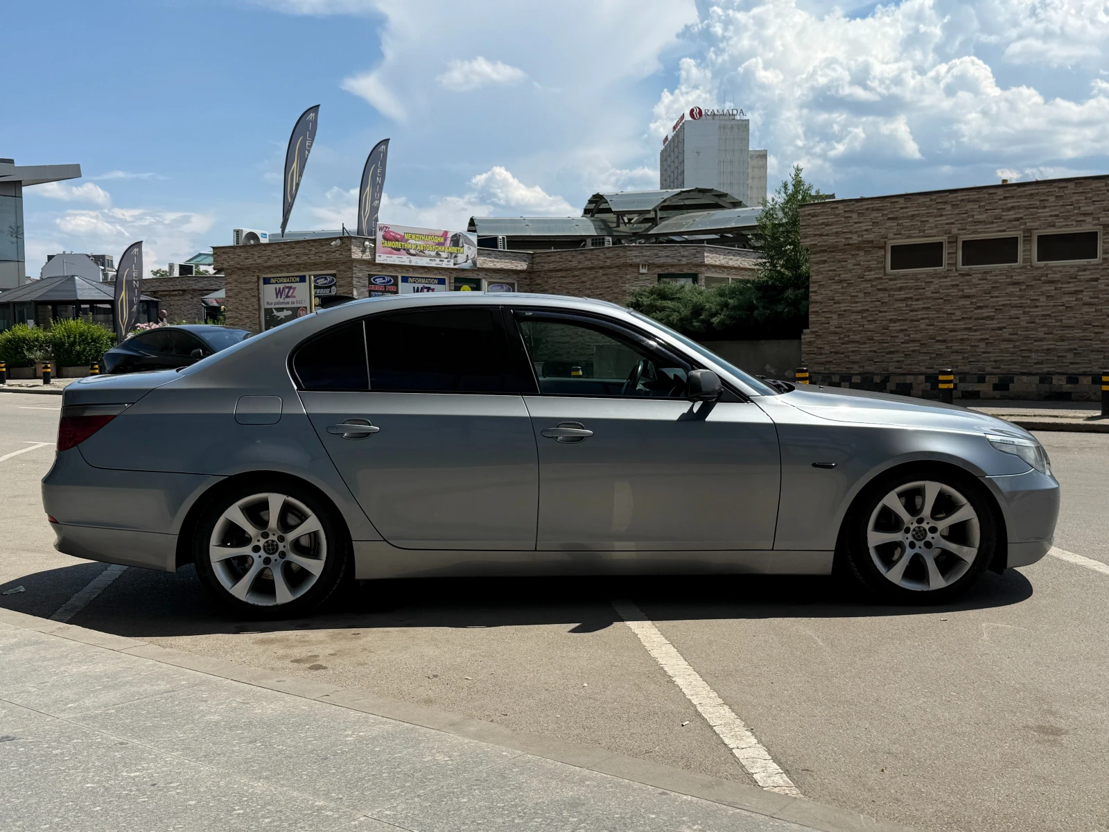 BMW 530 D 6 МЕСЕЦА ГАРАНЦИЯ/218к.с. Кожа/Подгрев, снимка 6 - Автомобили и джипове - 54868808