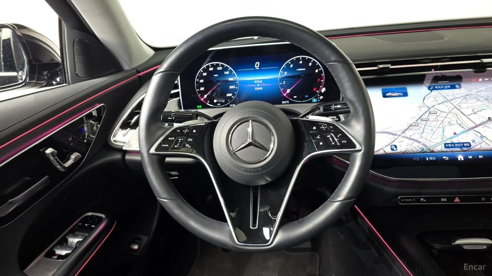 Mercedes-Benz E 200 ПАМЕТ* ПОДГРЕВ* ОБДУХВАНЕ* 360 КАМЕРА* , снимка 13 - Автомобили и джипове - 55459904