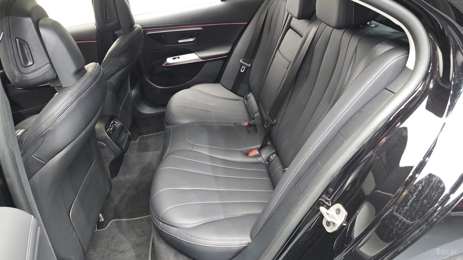 Mercedes-Benz E 200 ПАМЕТ* ПОДГРЕВ* ОБДУХВАНЕ* 360 КАМЕРА* , снимка 11 - Автомобили и джипове - 55459904