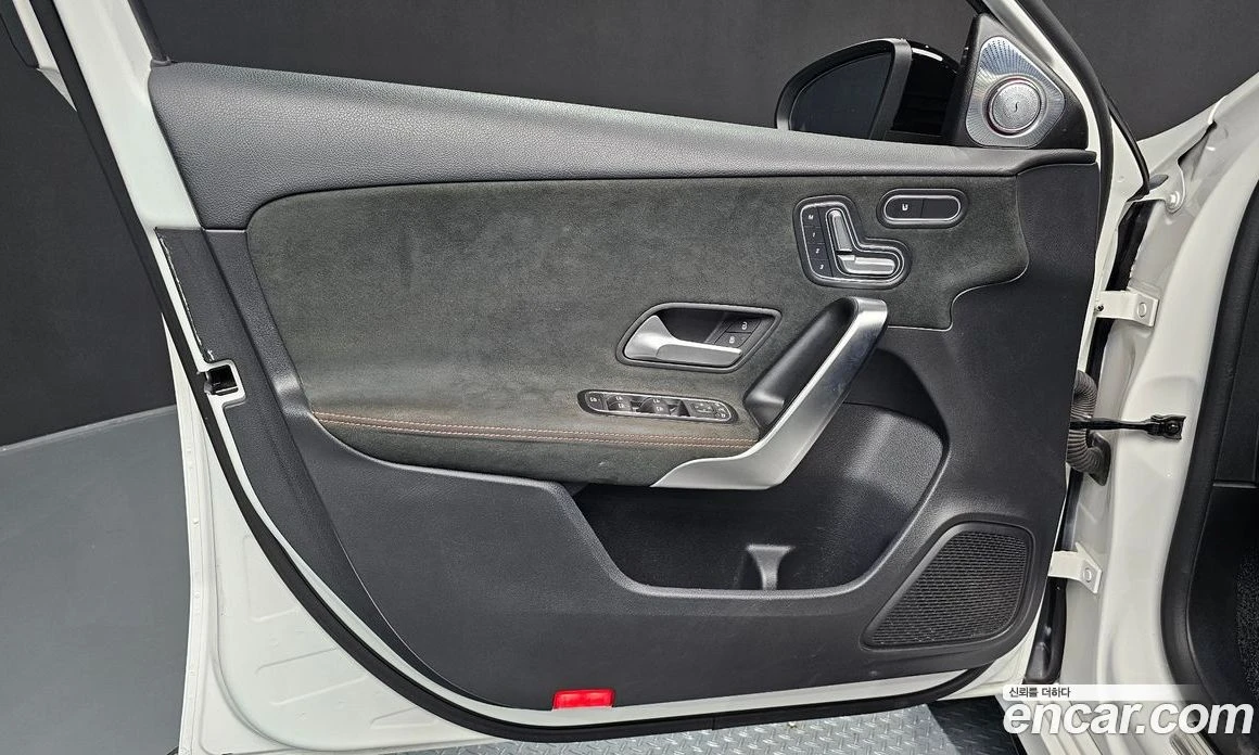 Mercedes-Benz A45 AMG 4MAITC+ , снимка 14 - Автомобили и джипове - 56276920