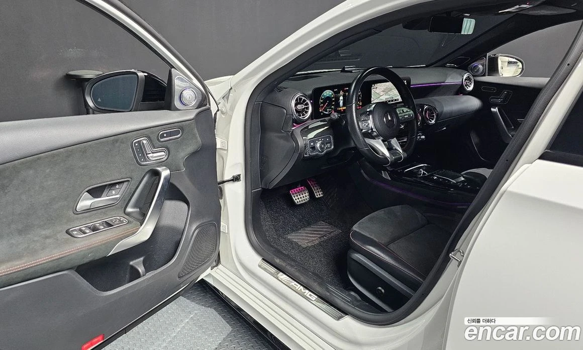 Mercedes-Benz A45 AMG 4MAITC+ , снимка 13 - Автомобили и джипове - 56276920