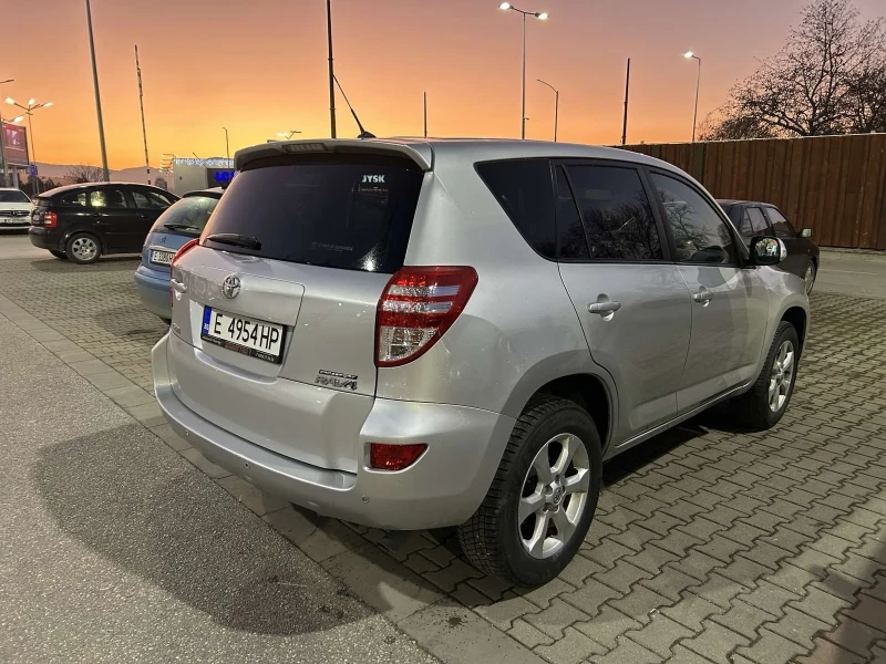 Toyota Rav4 2.2D, снимка 4 - Автомобили и джипове - 48177397