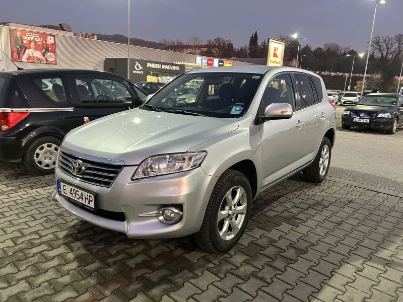 Toyota Rav4 2.2D, снимка 1 - Автомобили и джипове - 48177397