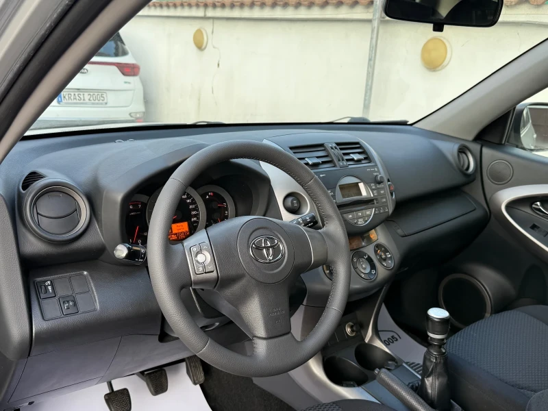 Toyota Rav4 2.2D4D 136HP, снимка 8 - Автомобили и джипове - 52111881