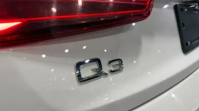 Audi Q3 / Premium / quattro AWD / ПАНОРАМА / CARFAX /, снимка 5 - Автомобили и джипове - 53361256