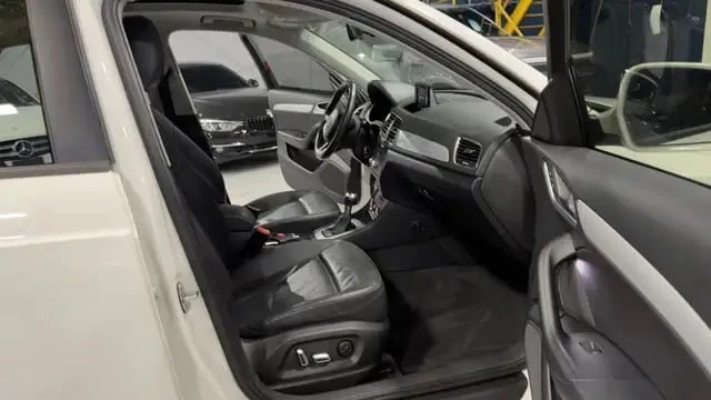 Audi Q3 / Premium / quattro AWD / ПАНОРАМА / CARFAX /, снимка 11 - Автомобили и джипове - 53361256