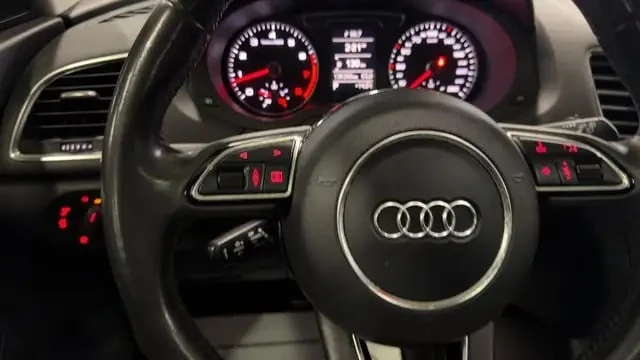 Audi Q3 / Premium / quattro AWD / ПАНОРАМА / CARFAX /, снимка 17 - Автомобили и джипове - 53361256