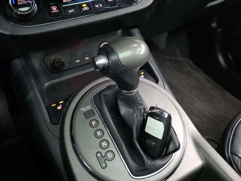 Kia Sportage, снимка 9 - Автомобили и джипове - 55100323