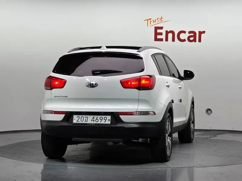 Kia Sportage, снимка 4 - Автомобили и джипове - 55100323