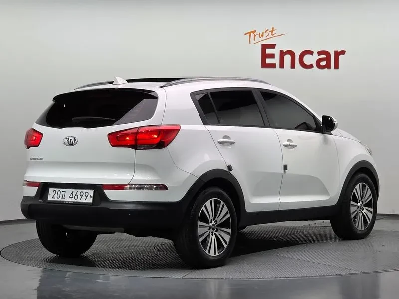Kia Sportage, снимка 2 - Автомобили и джипове - 55100323