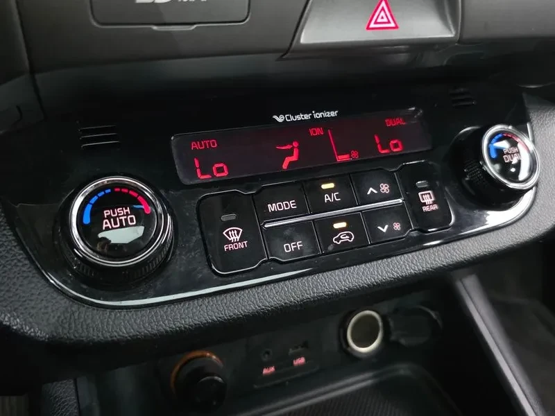 Kia Sportage, снимка 16 - Автомобили и джипове - 55100323