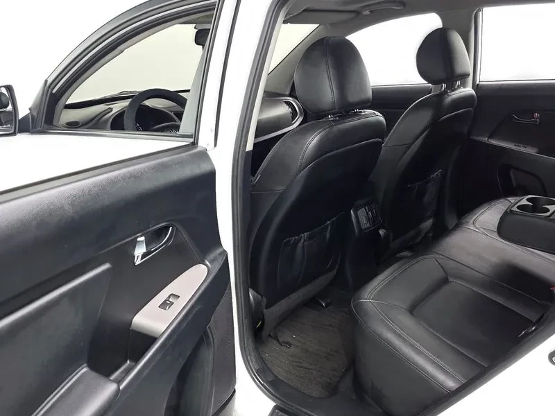 Kia Sportage, снимка 11 - Автомобили и джипове - 55100323