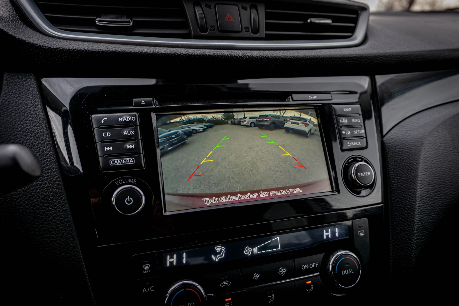 Nissan Qashqai 1.5dci FACELIFT! КАТО НОВА! С ГАРАНЦИЯ! , снимка 14 - Автомобили и джипове - 53962143