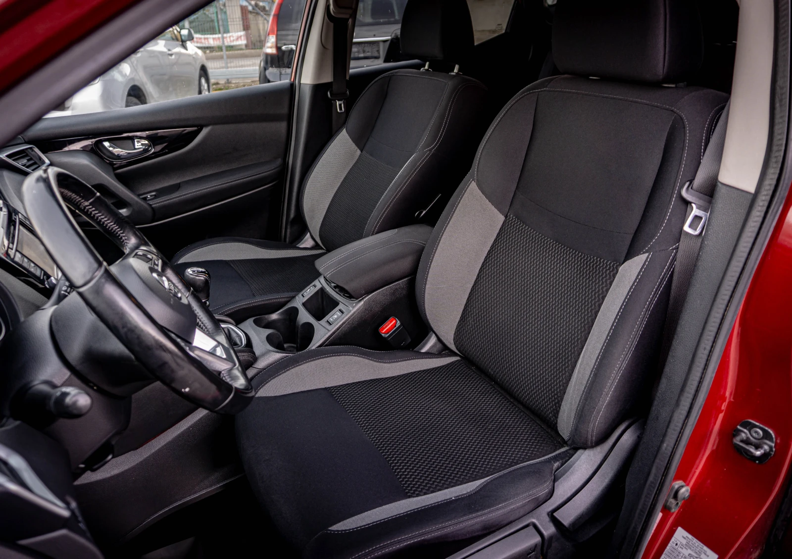 Nissan Qashqai 1.5dci FACELIFT! КАТО НОВА! С ГАРАНЦИЯ! , снимка 10 - Автомобили и джипове - 53962143