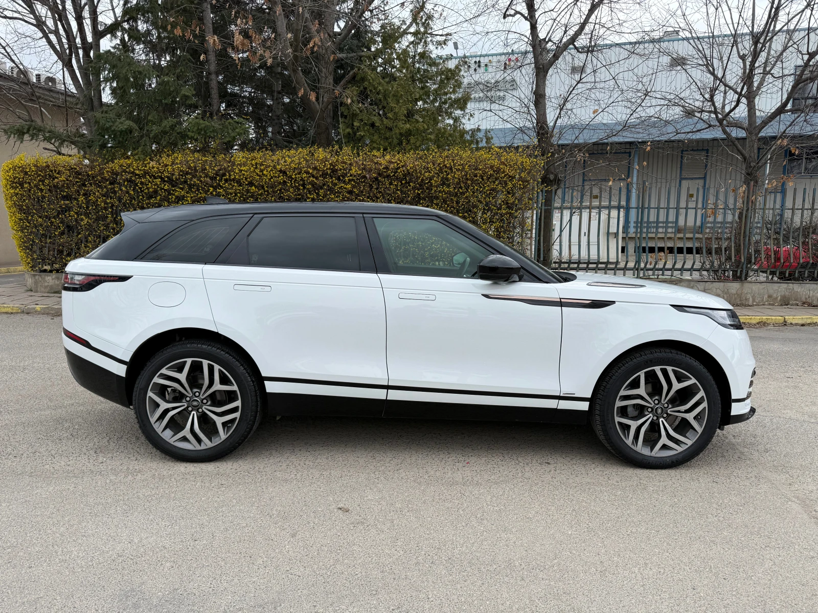 Land Rover Range Rover Velar 2.0d R-Dynamic 4x4, снимка 5 - Автомобили и джипове - 54032667