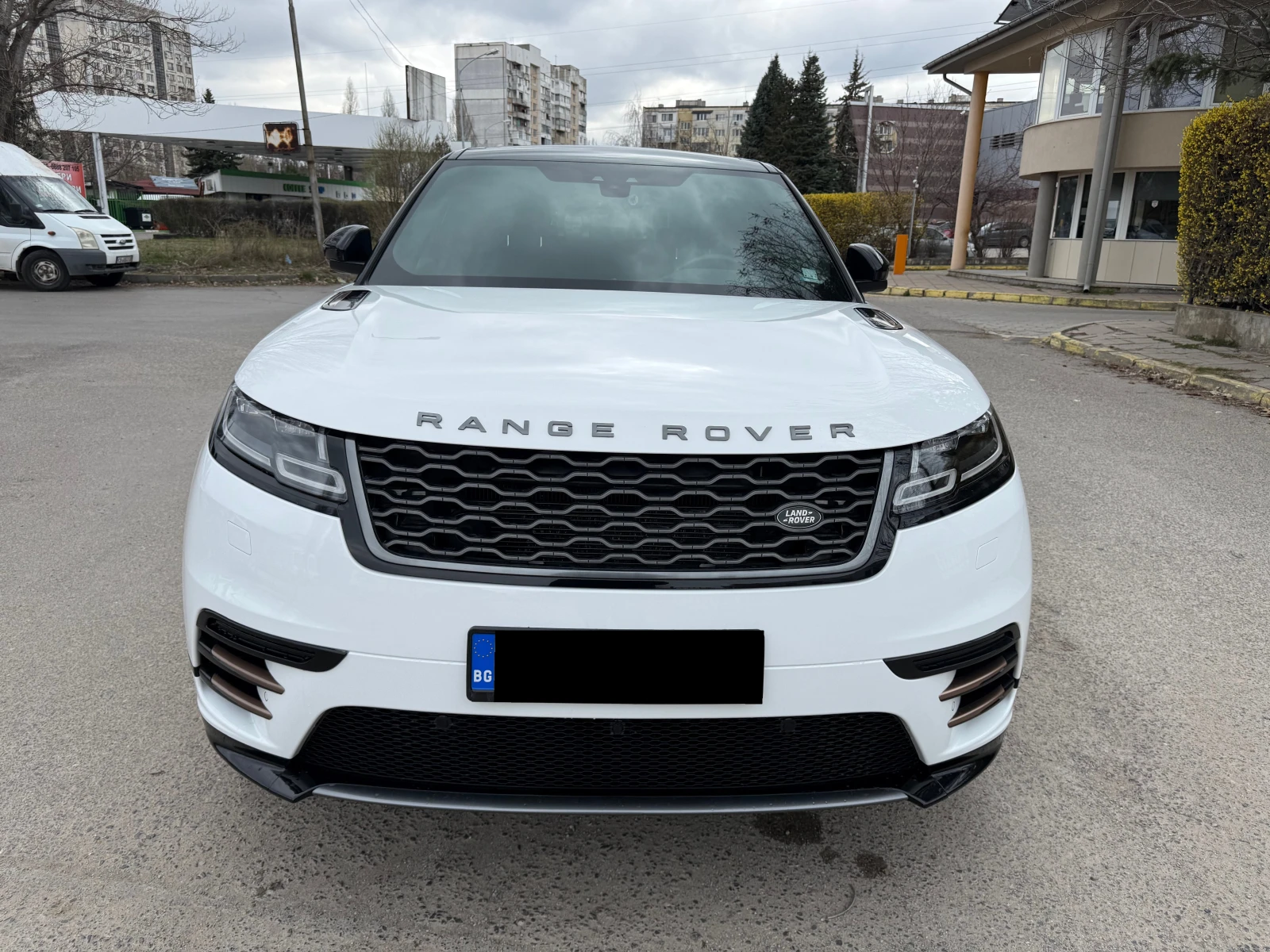 Land Rover Range Rover Velar 2.0d R-Dynamic 4x4, снимка 2 - Автомобили и джипове - 54032667