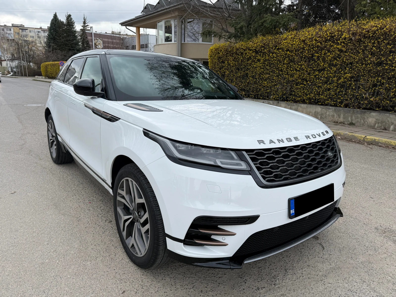 Land Rover Range Rover Velar 2.0d R-Dynamic 4x4, снимка 3 - Автомобили и джипове - 54032667