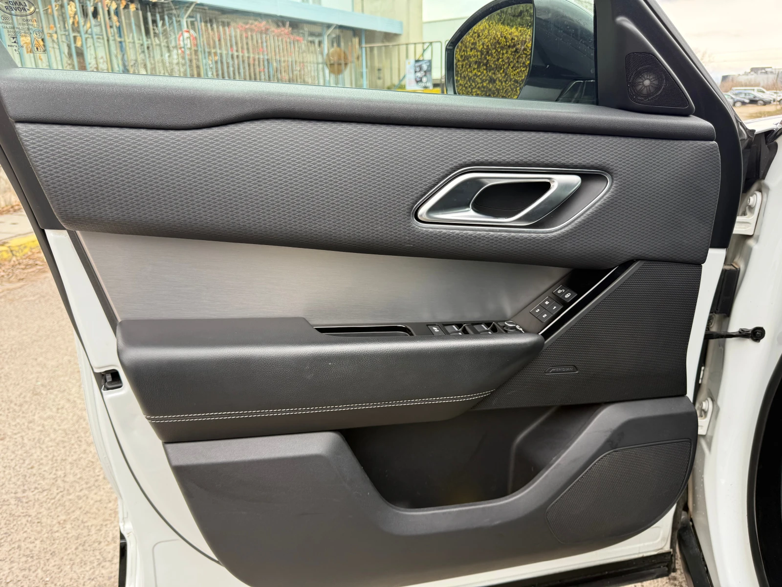 Land Rover Range Rover Velar 2.0d R-Dynamic 4x4, снимка 11 - Автомобили и джипове - 54032667