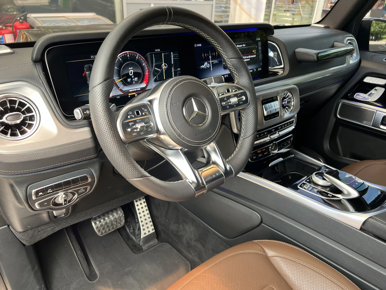 Mercedes-Benz G 500 / BRABUS 800 PACKAGE / CARBON / 360 / PANO / , снимка 10 - Автомобили и джипове - 54631944