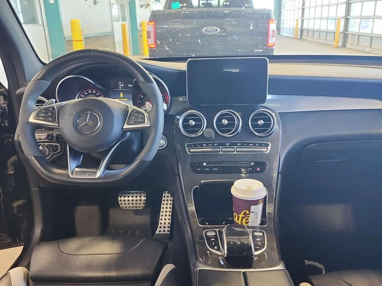 Mercedes-Benz GLC 63 AMG ДИСТРОНИК * ПОДГРЕВИ * ПАНО * KEYLESS * BURMESTER, снимка 10 - Автомобили и джипове - 54847470