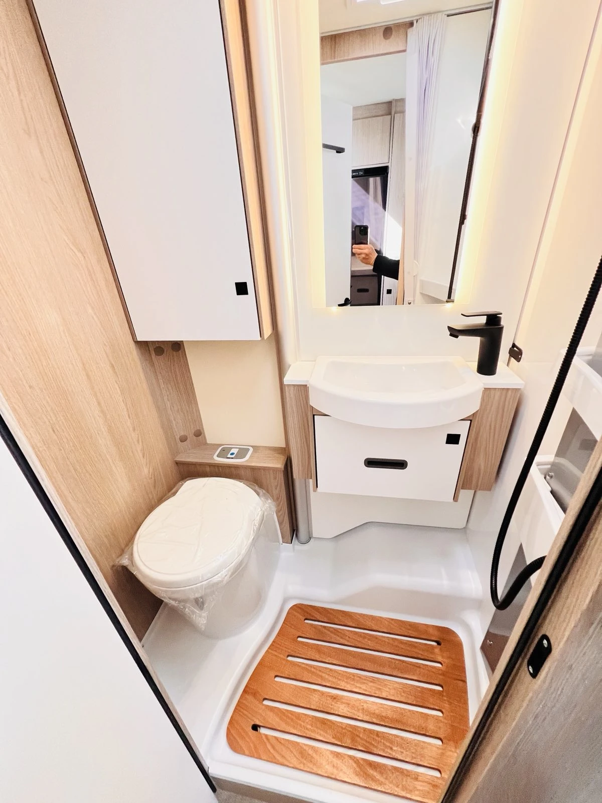 Кемпер Burstner Lyseo Sky Line 726 G, снимка 17 - Каравани и кемпери - 53787766