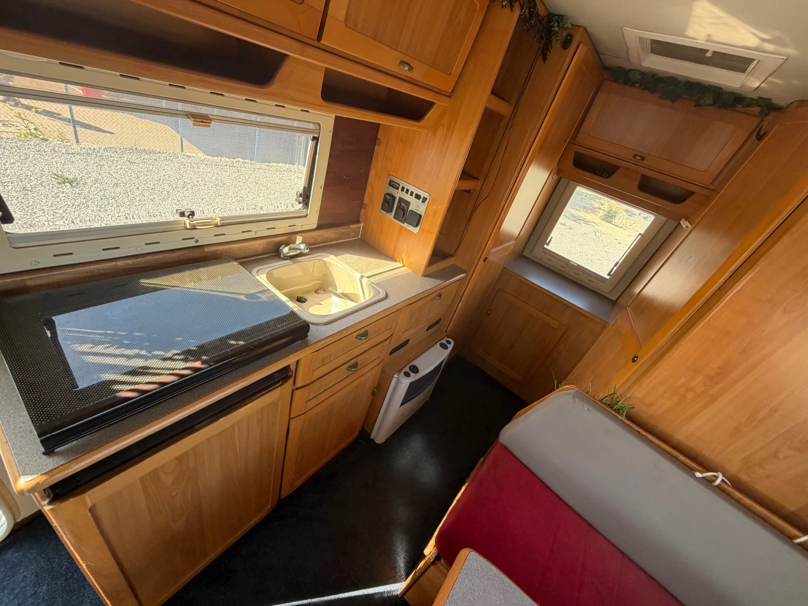 Кемпер HYMER / ERIBA, снимка 10 - Каравани и кемпери - 54428819