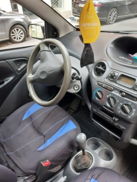 Toyota Yaris 1.0i 16V, снимка 10 - Автомобили и джипове - 44098851