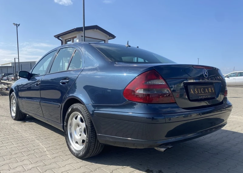 Mercedes-Benz E 220 2.2D AUTOMATIC, снимка 3 - Автомобили и джипове - 42399873