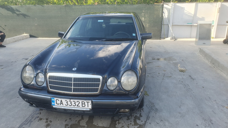 Mercedes-Benz E 200, снимка 2 - Автомобили и джипове - 45470372