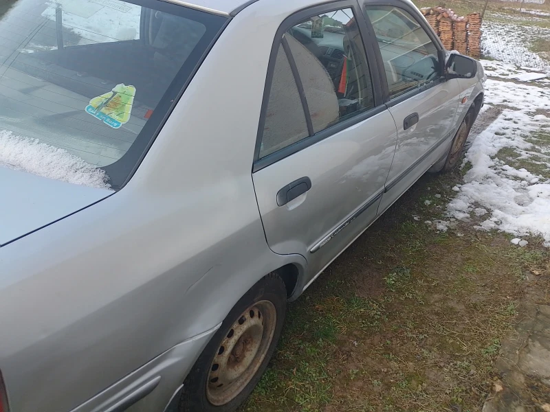 Mazda 323, снимка 4 - Автомобили и джипове - 48435319