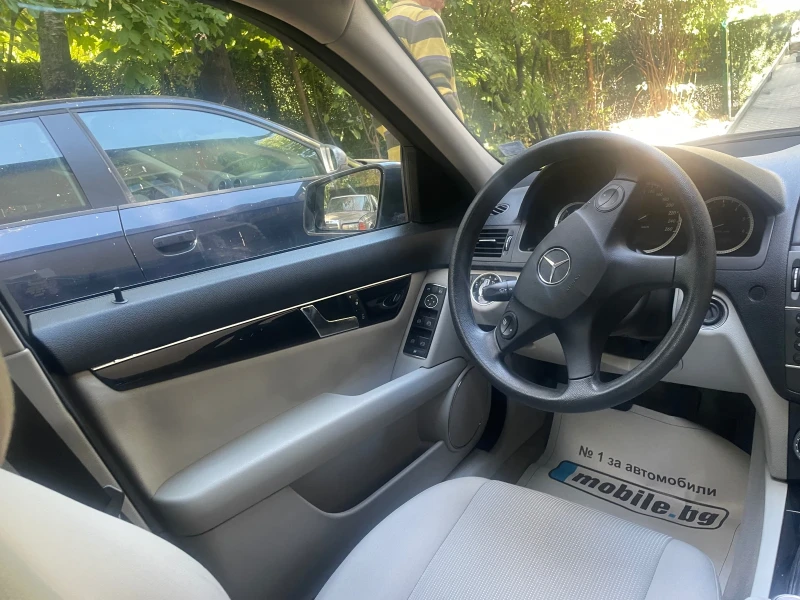 Mercedes-Benz C 220, снимка 12 - Автомобили и джипове - 52102700
