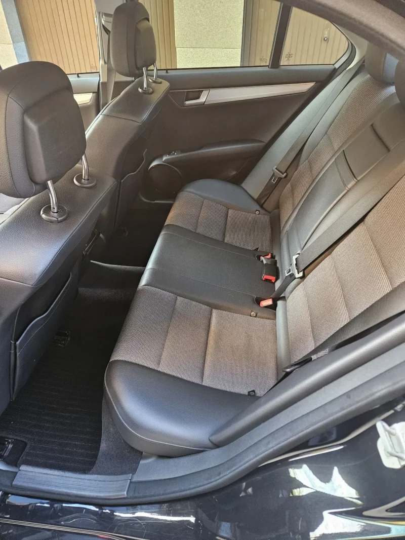 Mercedes-Benz C 300 4 MATIC, снимка 15 - Автомобили и джипове - 52460492