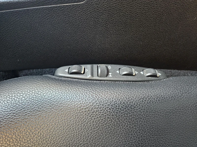 Mercedes-Benz C 300 4 MATIC, снимка 10 - Автомобили и джипове - 52460492