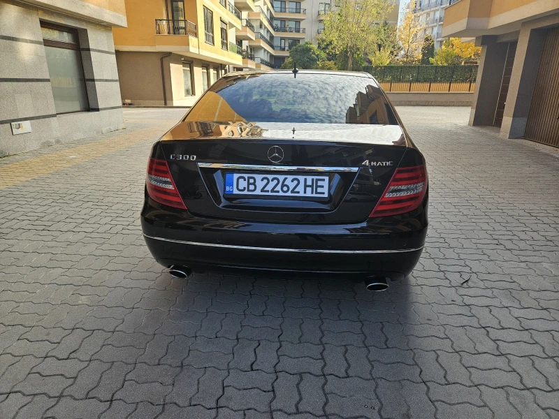 Mercedes-Benz C 300 4 MATIC, снимка 11 - Автомобили и джипове - 52460492