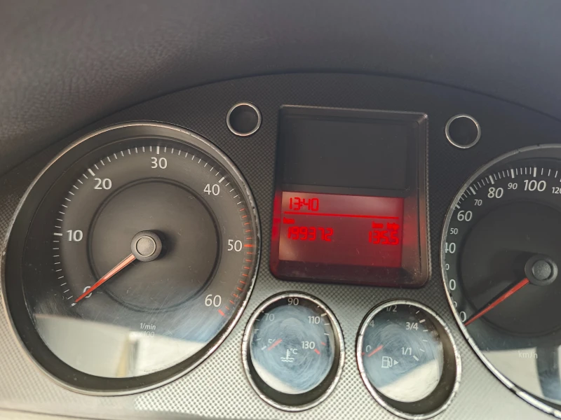 VW Passat 2.0TDI, снимка 6 - Автомобили и джипове - 52305681