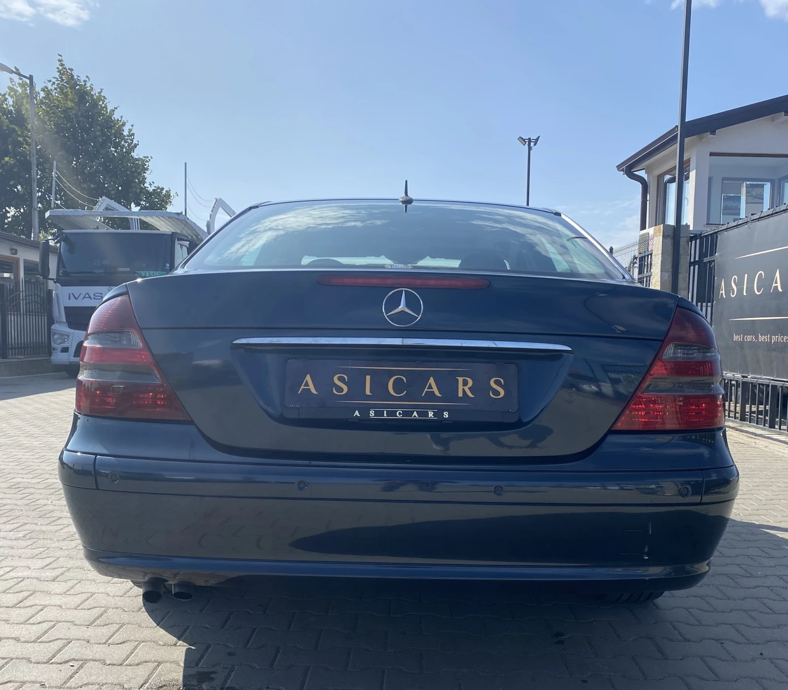 Mercedes-Benz E 220 2.2D AUTOMATIC - изображение 4