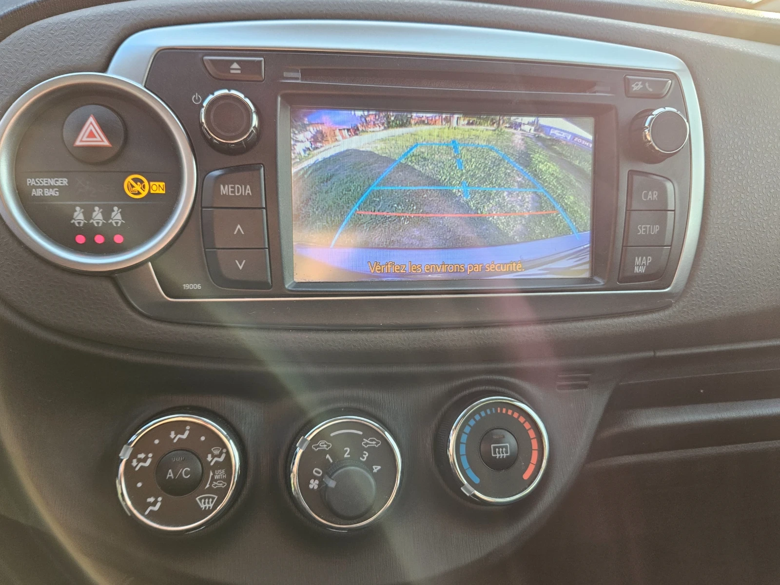 Toyota Yaris 1.3 i AUTOMAT - изображение 9