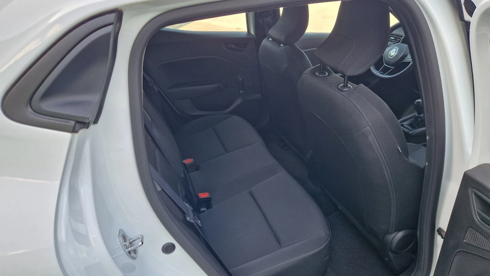 Renault Clio Life 1.0 i Първи собственик от България, снимка 10 - Автомобили и джипове - 54229833