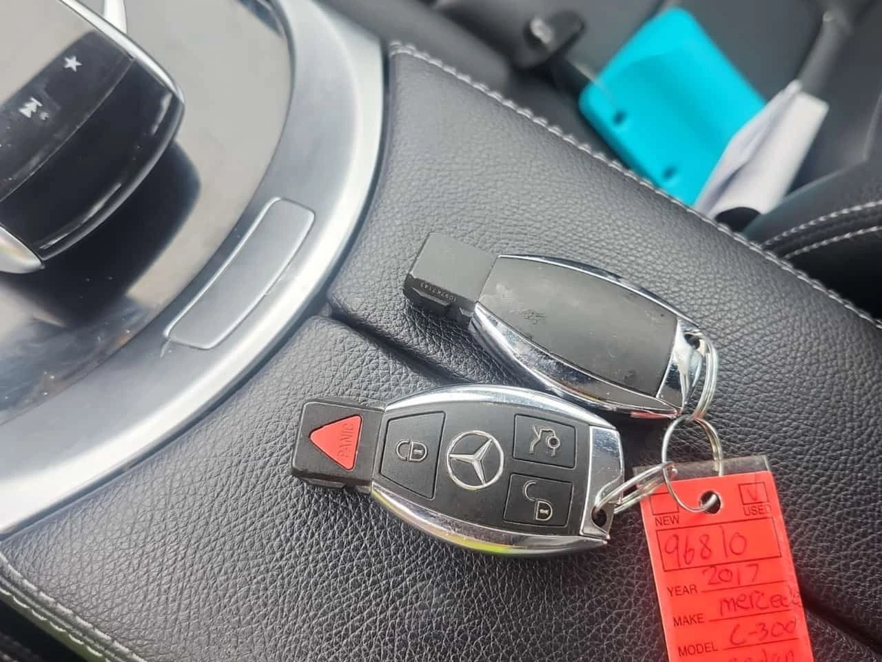 Mercedes-Benz C 300 АМГ Пакет/CARFAX/Панорама/Подгрев/360 Кам/2 Ключа, снимка 7 - Автомобили и джипове - 54231635