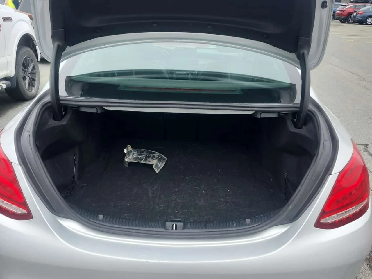 Mercedes-Benz C 300 АМГ Пакет/CARFAX/Панорама/Подгрев/360 Кам/2 Ключа, снимка 12 - Автомобили и джипове - 54231635