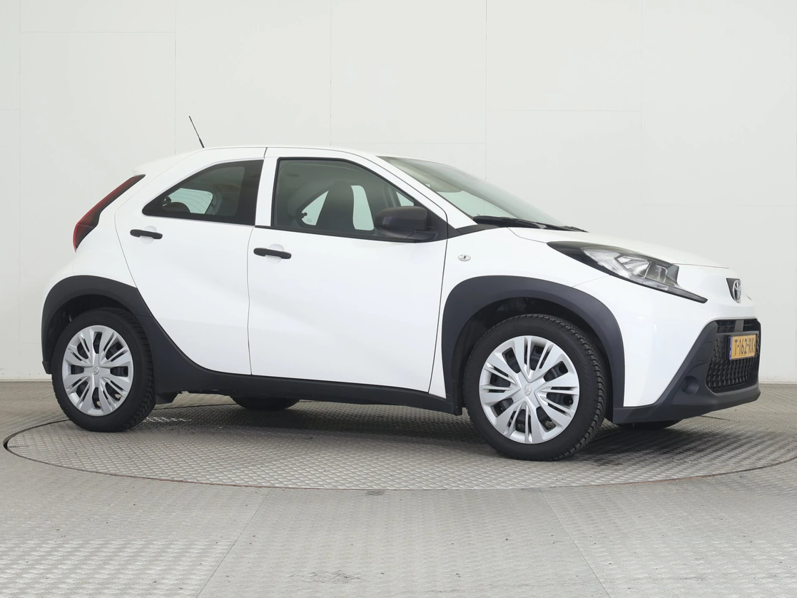 Toyota Aygo  1.0 VVT-i, снимка 2 - Автомобили и джипове - 54264182