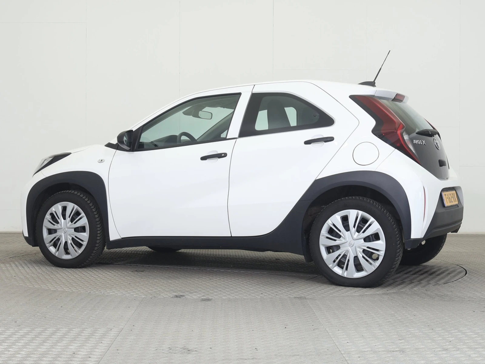 Toyota Aygo  1.0 VVT-i, снимка 7 - Автомобили и джипове - 54264182