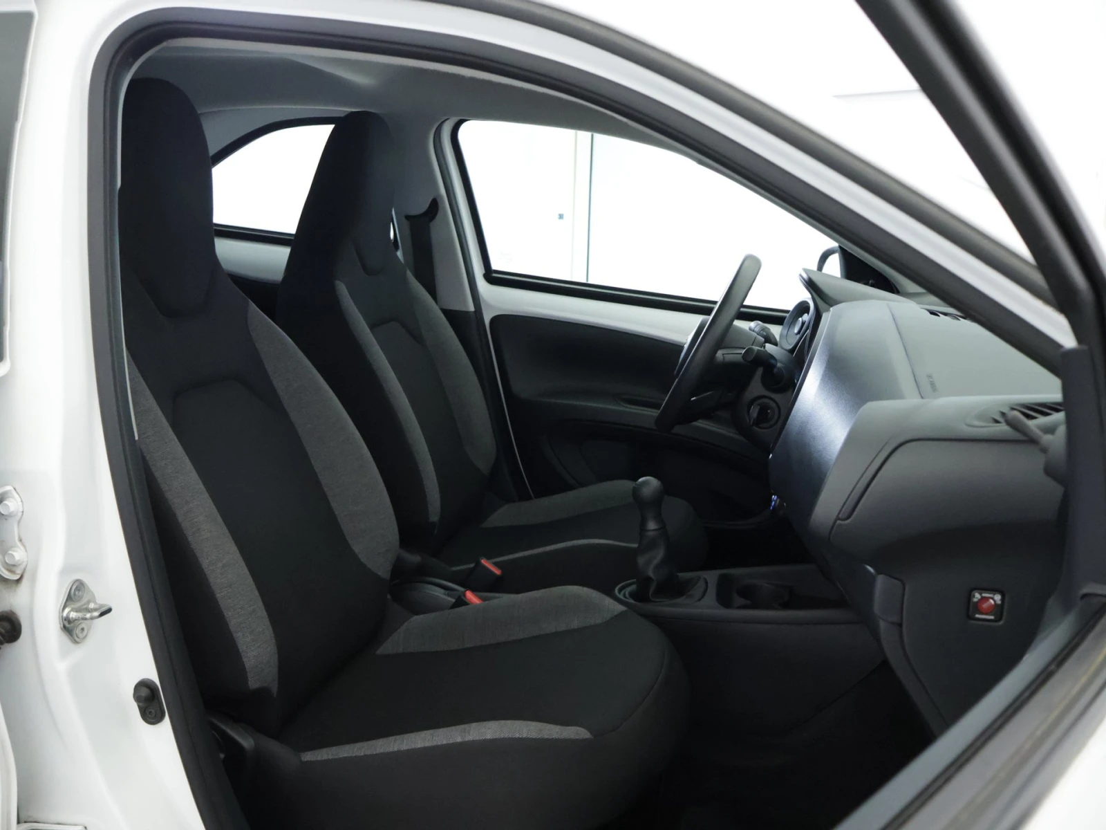 Toyota Aygo  1.0 VVT-i, снимка 16 - Автомобили и джипове - 54264182