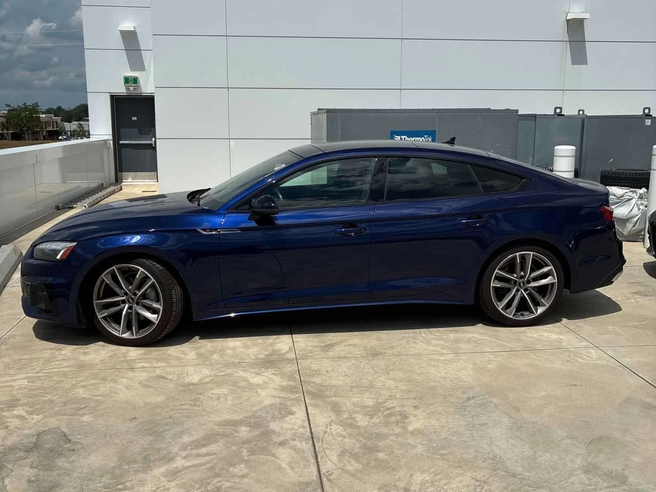 Audi A5 | Progressiv | DISTRONIC | ПАНОРАМА | CARFAX | , снимка 2 - Автомобили и джипове - 55167653