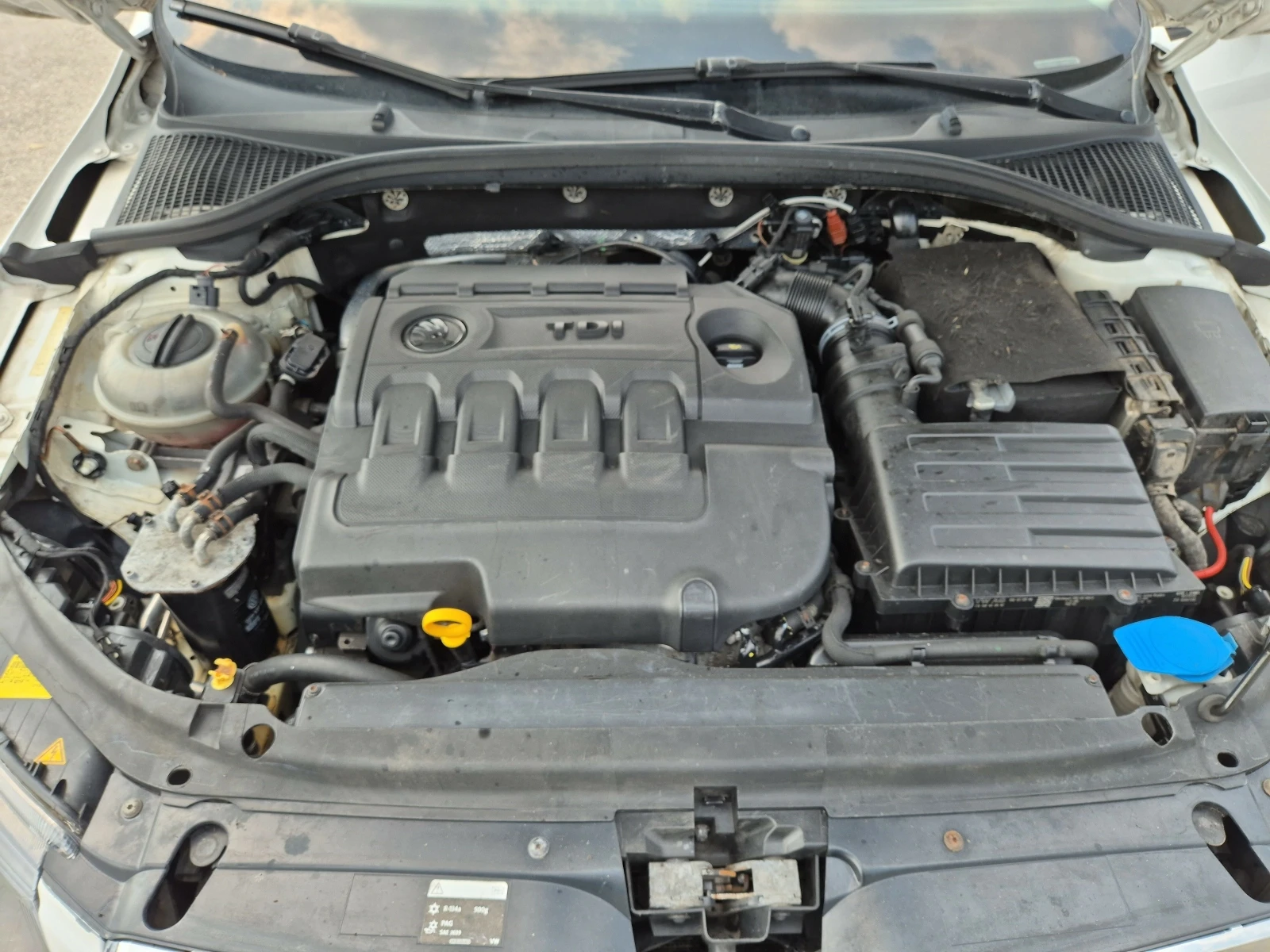 Skoda Octavia 1.6 tdi 90k климатик седан, снимка 17 - Автомобили и джипове - 55405108