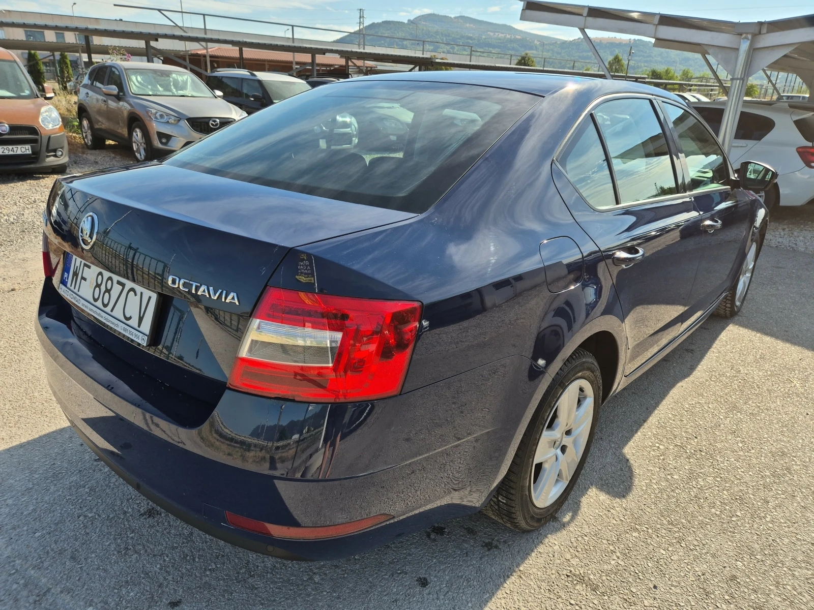 Skoda Octavia 1.6 tdi 90k климатик седан, снимка 5 - Автомобили и джипове - 55405108